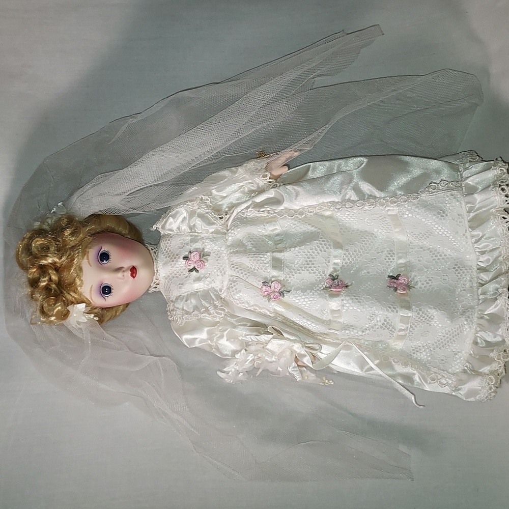 Vintage Brides of America Danbury Mint Julia A Victorian Bride